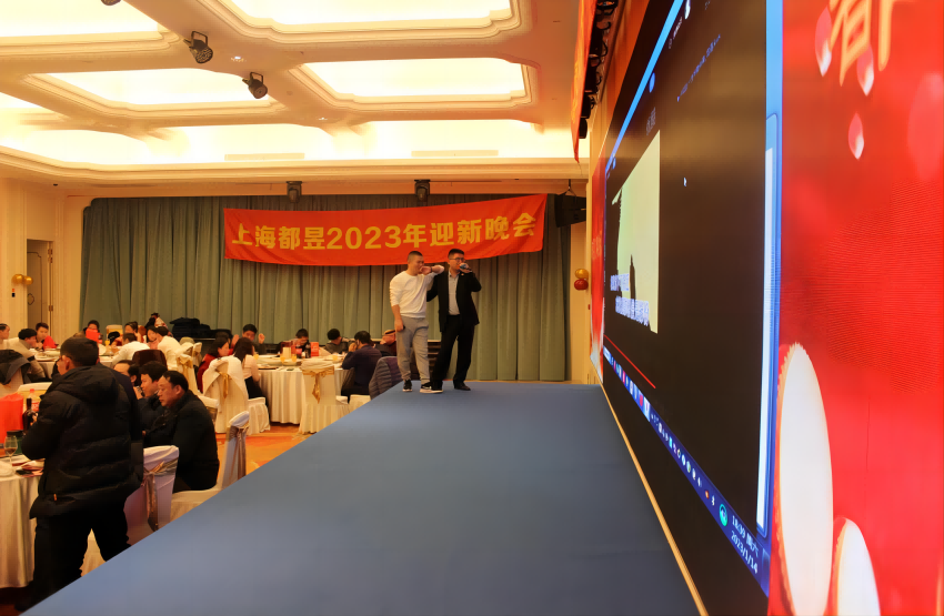 图片三：俊哥、管哥合唱合影(1).png